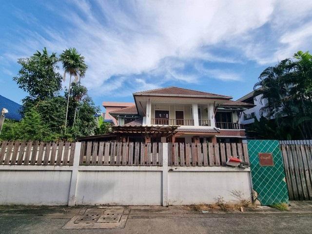 C3844 ขายและให้เช่าบ้านเดี่ยว 2 ชั้น เนื้อที่ 101 ตารางวา 5 ห้องนอน ซอยพหลโยธิน 30  ใกล้รถไฟฟ้าสถานีรัชโยธิน 700 เมตรเนื้อที่ 101 ตารางวา 5 ห้องนอน 2 ห้องน้ำ 1 ห้องครัว 1 ห้องอเนกประสงค์สนใจนัดชมติดต่อ รหัสประกาศC3844คุณเฟลม  0638956397ID line : 0638956397: https://line.me/ti/p/LTVhEi9gAFC3844 ขายและให้เช่าบ้านเดี่ยว 2 ชั้น เนื้อที่ 101 ตารางวา 5 ห้องนอน ซอยพหลโยธิน 30  ใกล้รถไฟฟ้าสถานีรัชโยธิน 700 เมตรเนื้อที่ 101 ตารางวา5 ห้องนอน 