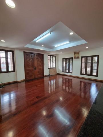 C3844 ขายและให้เช่าบ้านเดี่ยว 2 ชั้น เนื้อที่ 101 ตารางวา 5 ห้องนอน ซอยพหลโยธิน 30  ใกล้รถไฟฟ้าสถานีรัชโยธิน 700 เมตร