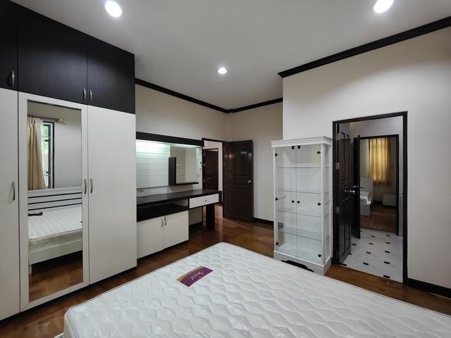 PT12 ให้เช่า บ้านเดี่ยว 2 ชั้น สุขุมวิท 63 ซอยเอกมัย 10 ปรีดีพนมยงค์ 25 เหมาะอยู่อาศัย และทำโฮมออฟฟิศราคาเช่า 85,000 บาท/เดือน สัญญาขั้นต่ำ 2 ปีติดต่อ คุณช่อผกา 0616198565 LINE 0616198565บ้านเดี่ยว 2 ชั้น สุขุมวิม 63 ซอยเอกมัย 10เนื้อที่ 97 ตรว. พื้นที่ใช้สอย 250 ตารางเมตร4 ห้องนอน 4 ห้องน้ำ 1 ห้องแม่บ้าน จอดรถได้ 2-4 คันมีเฟอร์นิเจอร์บางส่วน เงียบสงบการเดินทางเข้าออกได้ทั้งเอกมัยซอย 10 และ ซ. ปรีดีพนม