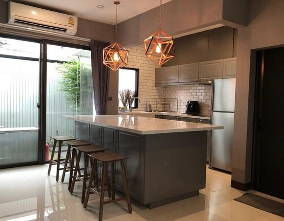 ให้เช่าทาวน์โฮม 3 ชั้น The Landmark เอกมัย รามอินทรา พร้อมเฟอร์นิเจอร์