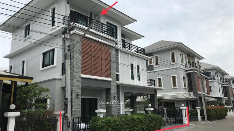 ขายบ้านเดี่ยว 3 ชั้น โครงการมายอิสระ-ราชพฤกษ์ รายละเอียด- ห้องนอน 6 ห้อง- ห้องน้ำ 4 ห้อง- จำนวนชั้น 3 ชั้น- ที่จอดรถ 2 คัน- เนื้อที่ 50.10 ตารางวา- พื้นที่ใช้สอย 248 ตารางเมตรการเดินทาง- ตัวบ้านอยู่ห่างจากหน้าโครงการเพียง 200 เมตร- หน้าโครงการติดถนนใหญ่ ถนนบางกรวย-ไทรน้อย- เชื่อมต่อถนนรัตนาธิเบศร์, ถนนราชพฤกษ์, ถนนนครอินทร์- มีรถมอเตอร์ไซค์รับจ้างอยู่หน้าโครงการ- ใกล้โครงก