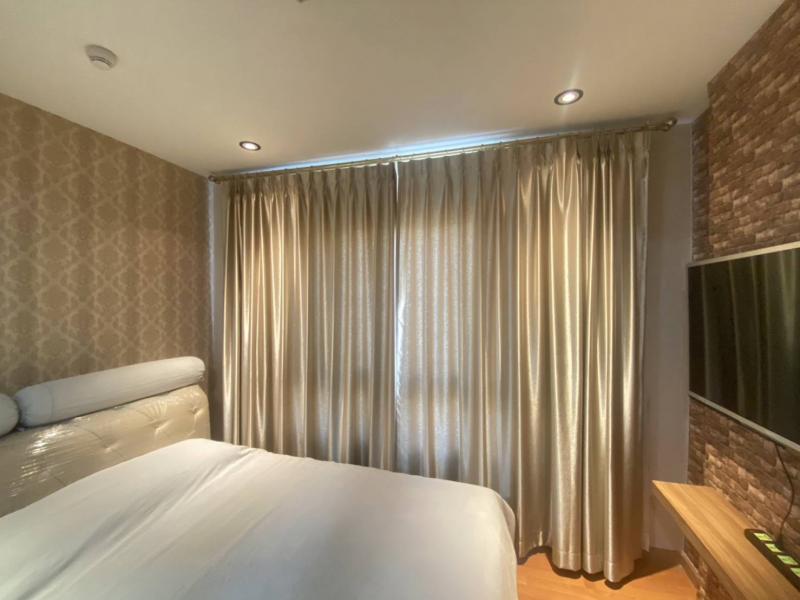 ขายคอนโด The President สาทร-ราชพฤกษ์ 2 ใกล้ BTS บางหว้า และ MRT บางหว้า ชั้น30 ตำแหน่ง:https://maps.app.goo.gl/CGiMjm9s19Y7QjcM7 ขนาด 29.95 ตรม.ขนาด 1นอน1น้ำ 1 จอดชั้น 30เฟอร์ตามรูปภาพเลย แถมให้ทิศใต้ค่าส่วนกลาง 35 บาท/ตร.ม./เดือน ขายราคา 2.6 ล้านบาท ค่าโอนคนละครึ่ง สนใจติดต่อ รินรดา 0615519925 ID Line:0615519925 เว็บ:http://www.ther-estate.com จำนวนตึก1 อาคารจำนวนชั้น30 ชั้นจำนวนห้องห้องพักอาศัย 793 ยูนิตร้านค้า 6 ยูนิต สิ่งอำนวยความสะดวกโถงต้อนรับขนา�