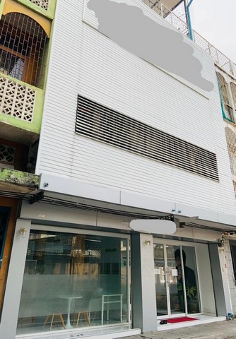 รหัส # TO267 ให้เช่าและขายอาคารพาณิชย์ 2 คูหา 3.5 ชั้น 450 ตรม. ย่านพระราม 4 ตรงข้ามช่อง 3 ติดสวนเพลินมาเก็ต ตึกรีโนเวทใหม่ พร้อมทำธุรกิจได้เลย *** ราคาเช่า 120,000 บาท/เดือน *** ราคาขาย 23 ล้านบาท  อาคารพาณิชย์ 2 คูหา 3.5 ชั้น ย่านพระราม 4 ตรงข้ามช่อง 3เนื้อที่  34 ตรว พื้นที่ใช้สอย 450 ตรม 3 ห้องน้ำ ห้องนอนไม่มี ทุกชั้นสามารถทำแบ่งห้องเองได้เพราะไม่ได้กั้นห้องตีโล่งทั้งหมด พิเศษชั้น 2 ทำเป