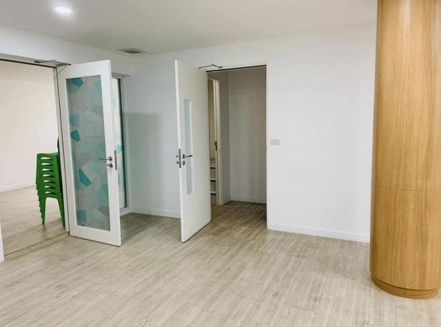 ขายอาคารพาณิชย์รีโนเวทใหม่พร้อมทำธุรกิจ ย่านสุขุมวิท คลองเตย  3.5 ชั้น 2 คูหา พระราม4 ใกล้ตึกช่อง3  ใกล้BTS สายสุขุมวิท - ทองหล่อ