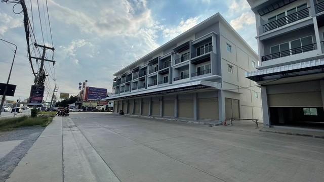 EPL-BR0014 ให้เช่าอาคารพาณิชย์ 2 คูหา ใกล้ตลาดชัชวาล ลำลูกกาคลอง7  ทำเลดีริมถนน พื้นที่ใช้สอย 456ตรม.หลังมุม 3 ห้องน้ำ เหมาะทำธุรกิจ