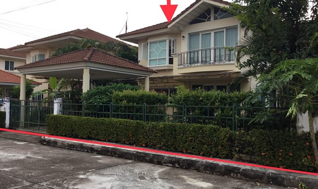   รายละเอียดเพิ่มเติม Code ID : PKK02-13255  ราคาขาย 4,500,000  บาท- ขนาดพื้นที่ :  74.50 ตร.ว.- พื้นที่ใช้สอย :  175.28 ตร.ม. - จำนวนห้อง :  3 ห้องนอน 3 ห้องน้ำ - ที่จอดรถ :    1   คัน- บ้านหันทางทิศ : ตะวันตกเฉียงใต้    พิกัดทรัพย์ : https://maps.app.goo.gl/hWvbAfsC8D22aXgj6    สถานที่ใกล้เคียง- ใกล้โรบินสัน สุราษฎร์ธานี- ใกล้ เซ็นทรัล สุราษฎร์ธานี  - ใกล้โรงพยาบาลสุราษฏร์ธานี- ใกล้สิริกุลมินิมาร์ท สอบถามเพิ่มเติม/นัดชมโทร. 097-419-5982(พลอย)โทร. 096-9