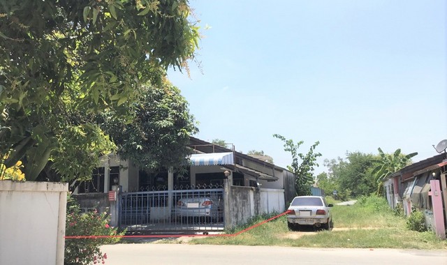 รายละเอียดเพิ่มเติมCode ID : PKK02-14043ราคาขาย       1,558,000 บาท- ขนาดพื้นที่ :   83 ตร.ว - พื้นที่ใช้สอย :    168 ตร.ม- จำนวนห้อง :   3 ห้องนอน 2 ห้องน้ำ - จอดรถ :    1-2 คัน- บ้านเดี่ยว :    1 ชั้น- บ้านเดี่ยวหันทางทิศ :- อายุอาคาร :   27 ปีพิกัดทรัพย์ :    https://maps.app.goo.gl/GjGtWYQXRpSzpu949สถานที่ใกล้เคียง- ใกล้โลตัส บัวใหญ่ - ใกล้ซีเจ มอร์ สาขาบัวใหญ่- ใกล้โรงพยาบาลบัวใหญ่- ใกล้โรงพยาบาลบัวใหญ่สอบถามเพิ่มเติม/นัดชมโทร. 097-419-5982(พลอย)โทร. 