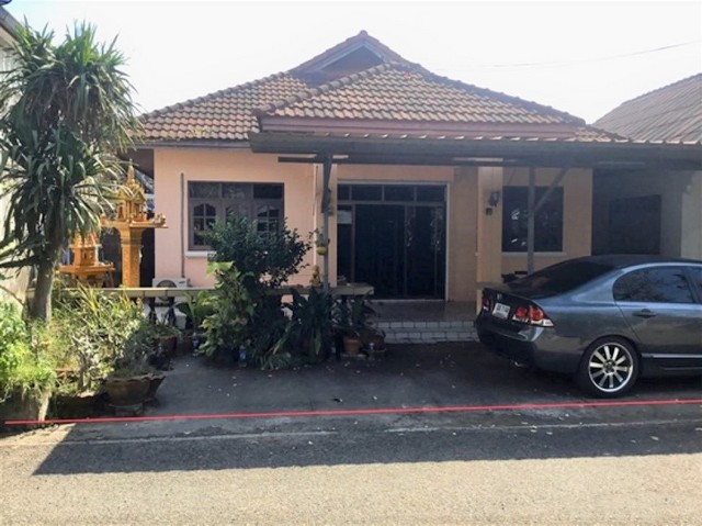 รายละเอียดเพิ่มเติมCode ID : PKK02-15617ราคาขาย       1,862,000 บาท- ขนาดพื้นที่ :   67 ตร.ว- พื้นที่ใช้สอย :    183 ตร.ม- จำนวนห้อง :   4 ห้องนอน 2 ห้องน้ำ - จอดรถ :    1-2 คัน- บ้านเดี่ยว :    1 ชั้น- บ้านเดี่ยวหันทางทิศ :- อายุอาคาร :   21 ปีพิกัดทรัพย์ :    https://maps.app.goo.gl/HwJEzaA9dRbeXfX78สถานที่ใกล้เคียง- ใกล้ตลาดเจ้าทรัพย์- ใกล้โรงพยาบาลจักราช- ใกล้วัดป่าจักราช- ใกล้โรงเรียนจักราชวิทยาสอบถามเพิ่มเติม/นัดชมโทร. 097-419-5982(พลอย)โทร. 096-932-4624(