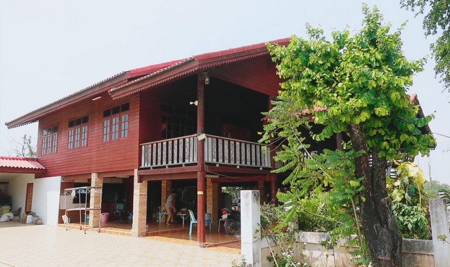 รายละเอียดเพิ่มเติมCode ID : PKK02-12820ราคาขาย     5,467,000 บาท- ขนาดพื้นที่ :  2,520 ตร.ว (6 ไร่ / 1 งาน / 20 ตร.ว)  - พื้นที่ใช้สอย :   346 ตร.ม- จำนวนห้อง :   2 ห้องนอน 2 ห้องน้ำ - จอดรถ :    1-2 คัน- บ้านครึ่งตึกครึ่งไม้   :    2 ชั้น- บ้านครึ่งตึกครึ่งไม้หันทางทิศ :- อายุอาคาร :   - ปีพิกัดทรัพย์ :    https://maps.app.goo.gl/YRkHQ8vXqFmEe794Aสถานที่ใกล้เคียง- ใกล้โลตัส โกเฟรช สูงเนิน- ใกล้โลตัส ชุมชนมิตรภาพร่วมมิตร - ใกล้โรงพยาบาลสูงเนิน- ใกล้วัดบ้