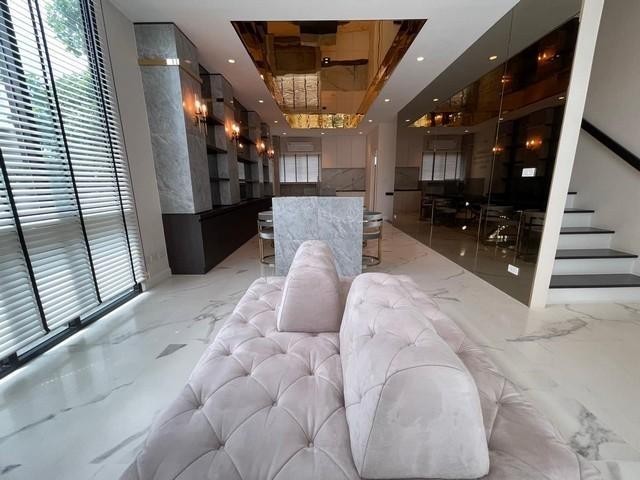 PT12 ให้เช่าโฮม ออฟฟิศ 4 ชั้น หลังริม โครงการ พรีเมี่ยมเพลส เกษตร-นวมินทร์ Premium Place ถนนสุคนธสวัสดิ์ บ้านตัวอย่าง บ้านใหม่ ยังไม่เคยมีใครเข้าอยู่ราคาเช่า 65,000 บาท/เดือนติดต่อ คุณช่อผกา 0616198565 LINE 0616198565ให้เช่าโฮมออฟฟิศ 4 ชั้น หลังริม ถนนสุคนธสวัสดิ์ ลาดพร้าว เลียบด่วนเนื้อที่ 24 ตร.วา พื้นที่ใช้สอย 215 ตร.ม. หน้ากว้าง 5.70 เมตร3 ห้องนอน 4 ห้องน้ำ 2 ที่จอดรถ สามารถจอดข้างบ้านได้ อีก 2 คันโ