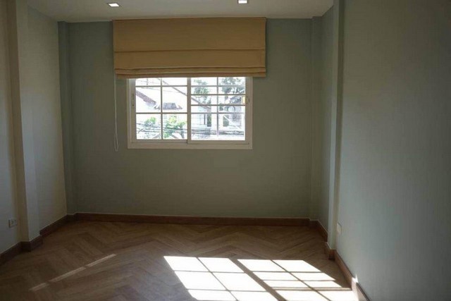 PDD02 ให้เช่า บ้านเดี่ยว 2 ชั้น ถนนประชาอุทิศ รีโนเวทใหม่ ย่านเลียบด่วน ทาวน์อินทาวน์ เหม่งจ๋ายถนนประชาอุทิศ เขตวังทองหลาง ค่าเช่า 39,000 บาทค่าเช่า 39,000 บาท / เดือน ประกัน 2 เดือน ล่วงหน้า 1 เดือนสัญญาขั้นต่ำ 1 ปีติดต่อ คุณช่อผกา 0616198565 LINE 0616198565ให้เช่าบ้านเดี่ยว2 ชั้นรีโนเวทใหม่ ย่านเลียบด่วน ทาวน์อินทาวน์ เหม่งจ๋าย ตกแต่งพร้อมอยู่ขนาดเนื้อที่ 40 ตารางวา จำนวน 2 ชั้น 3 ห้องนอน 2 