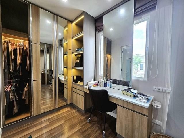 PT12 ขายบ้านเดี่ยว โครงการ ฮาบิเทีย โมทีฟ ปัญญาอินทรา Habitia Motif ใกล้สนามกอล์ฟปัญญา แฟชั่นไอส์แลนด์ ถนนปัญญาอินทรา เขตคลองสามวา*** ราคาขาย 11,500,000 บาทขายเนื่องจากเจ้าของมีแผนจะย้ายไปอยู่ต่างจังหวัดติดต่อ คุณช่อผกา 0616198565 LINE 0616198565บ้านเดี่ยว 2 ชั้น โครงการฮาบิเทีย โมทีฟ ปัญญาอินทราเนื้อที่ 102 ตารางวา พื้นที่ใช้สอย 395 ตารางเมตร4 ห้องนอน 4 ห้องน้ำ ( ห้องนอนล่างมีห้องน้ำในตัว )ห้อง