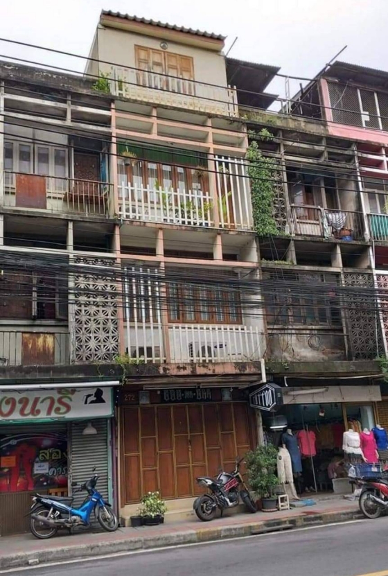 CH886-OS-RE ให้เช่า, ขายอาคารพาณิชย์ ประชาสุข อินทามระ 57 ขนาด 4 ชั้นให้เช่าอาคาราพณิชย์ 4 ชั้น ทำธุรกิจ หรือยู่อาศัย ย่านอินทามระ 57 (ธ.ค. 66) ราคาเช่า 25,000 บาทต่อเดือน (ประกัน 2 เดือนล่วงหน้า 1 เดือน)ติดต่อ ชาญ 094-569-5997 ครับ (แคปจอแอดไลน์ขอรูปเพิ่มเติมก่อนัดดูได้เลยครับ)ขาย  8,500,000 บาท (รวมโอน)เช่า 25,000 บาทต่อเดือน (ประกัน 2 เดือนล่วงหน้า 1 เดือน)ที่ตั้ง ติดถนนประชาสุข แขวง ดินแดง เขต ดินแดง จ