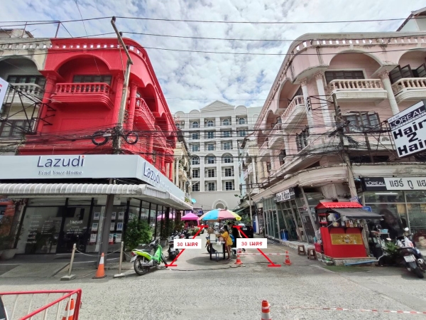 #M5355ขายด่วน!!! อพาร์ตเม้น ข้างตึกคอมพัทยา ภายในเป็นห้องปล่อยเช่า 16 ห้อง ข่ายพร้อมผู้เช่า พัทยา ,ชลบุรี รายละเอียดอพาร์ตเม้น ข้างตึกคอมพัทยา ห่างเพียง 30 เมตร เดินทางเพียง 1 นาทีมีทั้งหมด 5 ชั้น รวมชั้นลอย (ต่อเติมเป็นห้องพักพร้อมห้องน้ำ)ความกว้างหน้าตึก 5 ม. ความลึก 20 ม.ภายในแบ่งเป็นห้องพักจำนวน 15 ห้อง + ห้องชั้นล่างสุด สามารถเปิดเป็นร้านค้าได้ (ปัจจุบันมีร้านเสริม