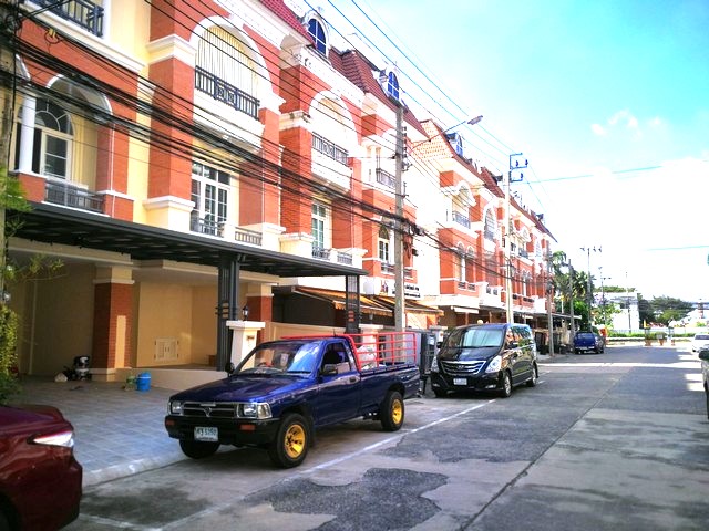 ให้เช่า ทาวน์โฮม 3 ชั้น โครงการ คาซ่าซิตี้  รามคำแหง  ติดถนนใหญ่ รามคำแหง ใกล้โรงเรียน นานาชาติแอ๊ดเวนต์ รามคำแหง  