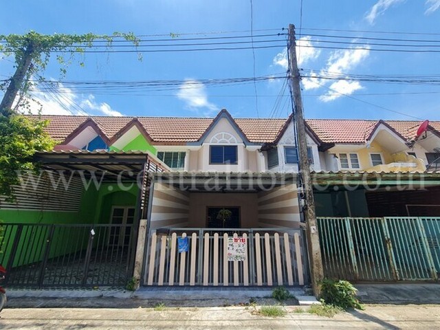 รหัสทรัพย์  4728ทาวน์เฮ้าส์ ธราดล วิว คลอง 6 ที่ตั้ง ซ.ธราดล วิว ตำบลรังสิต อำเภอธัญบุรี จังหวัดปทุมธานี 12130รายละเอียดทรัพย์ - ทาวน์เฮ้าส์ 2 ชั้น, ขนาดที่ดิน 16 ตารางวา, พื้นที่ใช้สอย 90 ตารางเมตร- 2 ห้องนอน, 2 ห้องน้ำ, 1 ห้องนั่งเล่น, 1 ห้องครัว, 1-2 ที่จอดรถสถานที่และทำเลใกล้เคียง- ตลาดพรธิสาร คลอง 6- บิ๊กซี คลอง 6, ดูโฮม คลอง 6- รร.สวนกุหลาบวิทยาลัย (รังสิต), ม.เทคโนโลยีราชมงคลธัญบุรี