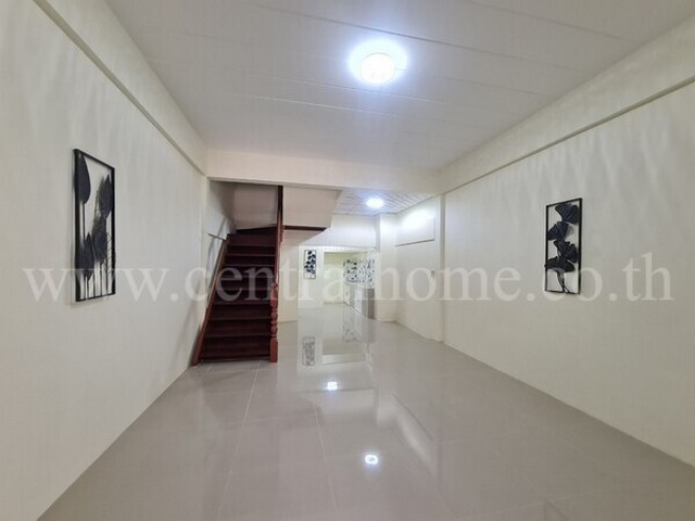 R1 ทาวน์เฮ้าส์ ธราดล วิว คลอง 6 ใกล้ มหาวิทยาลัยเทคโนโลยีราชมงคลธัญบุรี