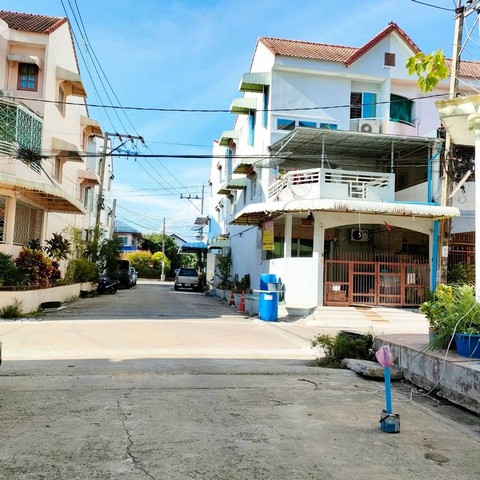 ขายทาวเฮาส์ 3ชั้น  20 ตร.วา หมู่บ้านสินวงศ์การ์เด้น  กรุงเทพ  พร้อมเข้าอยู่   ZJ057