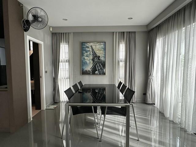 PT12 ขาย ให้เช่า บ้านเดี่ยว 3 ชั้น โครงการ บ้านลุมพินี สวนหลวง ร.9 Baan Lumpini Suanluang Grand Rama 9 เฉลิมพระเกียรติ ซอย 40/1 ใกล้สวนหลวง ร.9 เฟอร์นิเจอร์พร้อมอยู่ หนองบอน เขตประเวศ*** ราคาขาย 15,900,000 บาท*** ราคาเช่า 109,000 บาท/เดือน ประกัน 3 เดือน ล่วงหน้า 1 เดือน สัญญาเช่า 1 ปีติดต่อ คุณช่อผกา 0616198565 LINE 0616198565บ้านพร้อมอยู่ ทำเลดี เดินทางสะดวก- เนื้อที่ 54 ตารางวา- พื้นที่ใช้สอย 310 ตรม.- 4 ห้องนอน 4 ห้องน้ำรายละเอียด- 