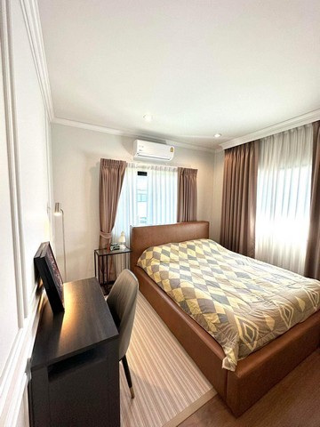 PP144 ขายบ้านเดี่ยว 2 ชั้น เศรษฐสิริ พัฒนาการ Setthasiri Pattanakarn เฟสใหม่ เฟส 3 ถนนพัฒนาการ-อ่อนนุช (ตัดใหม่) สวย เหมาะซื้ออยู่อาศัยขายราคา 13,900,000 บาท ค่าโอนคนละครึ่งติดต่อ คุณช่อผกา 0616198565 LINE 0616198565-บ้านเดี่ยว 2 ชั้น  Type: B เฟส 3 เฟสใหม่-ขนาด 62 ตร.ว. พื้นที่ใช้สอย 190 ตรม.-4 ห้องนอน (ห้องนอนด้านล่าง 1 ห้อง) 3 ห้องน้ำ-1 ห้องครัว  ที่จอดรถ 2 คัน-หน้าบ้านหันทางทิศตะวันตกเฉียงเหนือ-แปลงมุม ส่วนตัว ไม่ติดใคร*