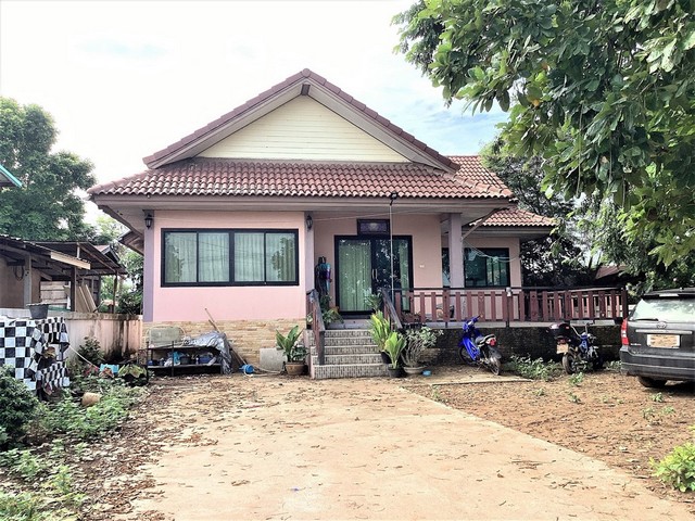 รายละเอียดเพิ่มเติมCode ID : PKK02-10721ราคาขาย        1,402,000 บาท- ขนาดพื้นที่ :   210 ตร.ว (2 งาน / 10 ตร.ว)- พื้นที่ใช้สอย :    130.05 ตร.ม- จำนวนห้อง :  3 ห้องนอน 2 ห้องน้ำ- จอดรถ :    1-2 คัน- บ้านเดี่ยว  :    1 ชั้น- บ้านเดี่ยวหันทางทิศ :- อายุอาคาร :   11 ปีพิกัดทรัพย์ :   https://maps.app.goo.gl/uHn3RY3ALTuQfUiZ8สถานที่ใกล้เคียง- ใกล้โลตัส โชคชัย นครราชสีมา- ใกล้โลตัส โกเฟรช ด่านเกวียน- ใกล้ซีเจ ซูเปอร์มาร์เก็ต สาขาด่านเกวียน- ใกล้โรงพยาบาลโชคช