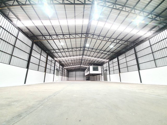 ให้เช่าโกดัง  ใกล้ทางด่วนวงแหวนกาญจนา และทางด่วนรามอินทรา-อาจณรงค์ มีสำนักงาน รถ10 ล้อเข้าได้ รามอินทรา พหลโยธิน