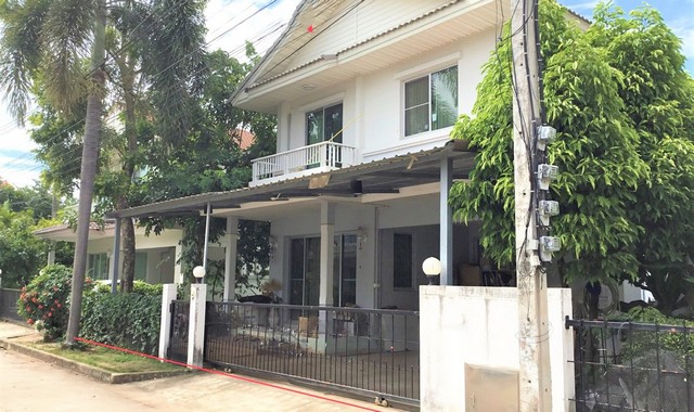 รายละเอียดเพิ่มเติมCode ID : PKK02-15586ราคาขาย        2,500,000 บาท- ขนาดพื้นที่ :   50.70 ตร.ว - พื้นที่ใช้สอย :   120.60 ตร.ม- จำนวนห้อง :  3 ห้องนอน 2 ห้องน้ำ- จอดรถ :    1-2 คัน- บ้านเดี่ยว :    2 ชั้น- บ้านเดี่ยวหันทางทิศ :- อายุอาคาร :   14 ปีพิกัดทรัพย์ :   https://maps.app.goo.gl/WmehrxBTwqcz6nR49สถานที่ใกล้เคียง- ใกล้ตลาดสรรพาวุธร่วมใจ- ใกล้โลตัส โก เฟรช ตลาดเซฟวัน นครราชสีมา- ใกล้โลตัส โก เฟรช บ้านยางใหญ่ นครราชสีมา- ใกล้วัดถนนหัก (วัดวิส