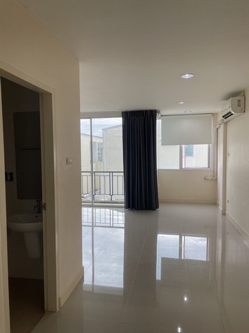 ให้เช่าทาวน์โฮม 3 ชั้น 3 ห้องนอน 3 ห้องน้ำ แอร์ 3 ตัว ห้องครัวบิ้วอิน ลาดพร้าว 101 แยก 42