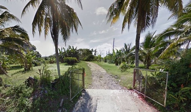 ขายด่วน ที่ดินซอยเกาะแก้ว 33 ตำบลเกาะแก้ว อำเภอเมือง จังหวัดภูเก็ตที่ดินเนื้อที่ 5 ไร่ 238 ตารางวา อยู่บนถนน  ทภ.3030(บ้านนาใน-บ้านบางค)ลักษณะที่ดิน: เป็นที่ดั้งเดิม สูงกว่าถนน และติดถนนหน้ากว้าง 60 เมตร ลึกประมาณ 145 เมตร เป็นเนินสโลปขึ้นไปเล็กน้อย ที่ทั้งผืนเป็นแนวราบ ด้านหลังเห็นเนินเขาสวยงามสนใจติดต่อสอบถามรายละเอียดโทร 085-8279486(คุณกร)ราคาขายไร่ละ 9 ล้านบาทราคาทั้