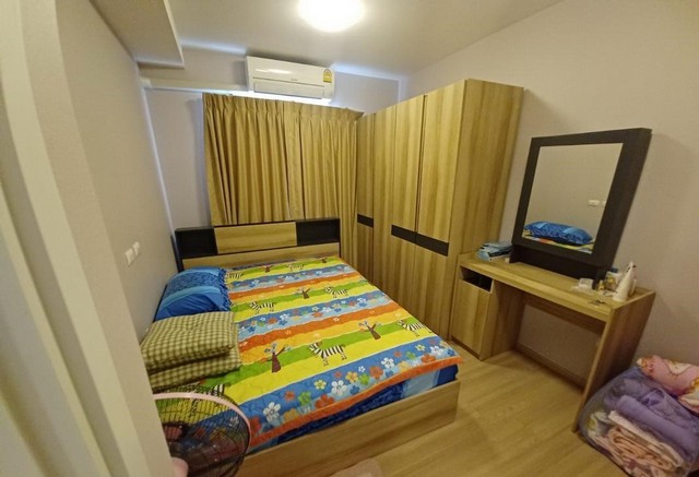 Plum Condo แจ้งวัฒนะ สเตชั่น  ตั้งอยู่บนถนนแจ้งวัฒนะ บริเวณปากซอยแจ้งวัฒนะ 1