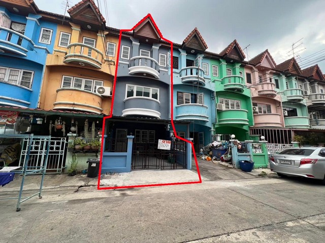 ขาย ด่วนๆ ทาวน์เฮ้าส์ 3 ชั้น รีโนเวทพร้อมอยู่ เพชรเกษม81 ราคาพิเศษ 1.75 ลบ ฟรีโอนขายด่วน บ้านทาน์เฮ้าส์ 3 ชั้น หมู่บ้านพงษ์ศิริชัย 4 เพชรเกษม 81 พื้นที่ 17 ตรว. 3 ชั้น  5 ห้องนอน  3 ห้องน้ำรีโนเวทแล้วทั้งหลัง พร้อมเข้าอยู่ทำหลังคาหน้าบ้าน ทำครัวแล้วครับตำแหน่งโครงการหมู่บ้านพงษ์ศิริชัย 4 แขวงหนองค้างพลู เขตหนองแขม กรุงเทพมหานคร 10160https://maps.app.goo.gl/DNjrWzZyhroZBZGLA*****  พิเศษ โปรก่อนสินปี 2566 *****