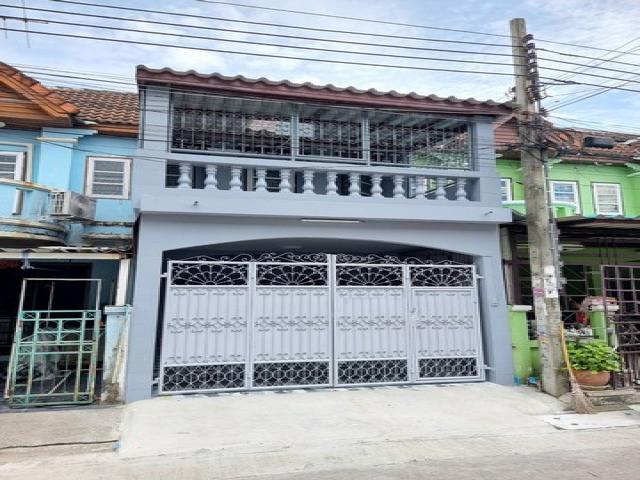 ขาย ทาวน์เฮ้าส์ 2ชั้น หมู่บ้านพงษ์ศิริชัย4  เพชรเกษม81 รีโนเวทสวย  ราคา 1.69 ล้านบาท #กู้ได้เต็มไม่ต้องใช้เงินดาวน์ ขายทาวน์เฮ้าส์ 2 ชั้น หมู่บ้านพงษ์ศิริชัย4  #เพชรเกษม81 หนองแขม บ้านสวยพร้อมอยู่ ครับ ทาวน์เฮ้าส์หมู่บ้านพงษ์ศิริชัย4  ในซอยเพชรเกษม81  2 นอน 2 น้ำทั้งหลัง มีมุ้งลวด เหล็กดัดให้แล้ว แถมปั้มน้ำ ต่อเติมทำครัวแล้ว เปลี่ยนบันไดจากไม้ เป็นปูน แข็งแรงหน้าบ้าน�