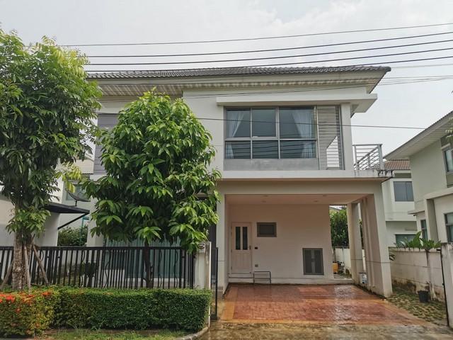 รหัส # PR227 ให้เช่าบ้านเดี่ยว 2 ชั้น 50 ตรว. โครงการเพอร์เฟค เพลส พัฒนาการ-ศรีนครินทร์ ซอยอ่อนนุช 80*** ราคาเช่า 27,000 บาท/เเดือน บ้านเดี่ยว 2 ชั้น โครงการเพอร์เฟค เพลส พัฒนาการ-ศรีนครินทร์ ซอยอ่อนนุช 80พื้นที่ 50 ตรว. 3 ห้องนอน 3 ห้องน้ำ ที่จอดรถ 2 คันสถานที่สำคัญใกล้เคียง1. เทสโก้ โลตัส2. ซีคอน ศรีนครินทร์3. พาราไดซ์ พาร์ค4. มหาวิทยาลัยรามคำแหง5. มหาวิทยาลัยเกษมบัณฑิต6. โรงเรียนเตรีย