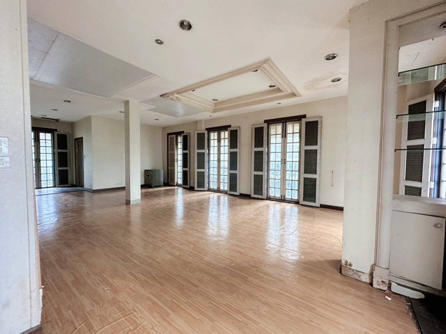 ขาย/เช่าด่วน อาคารสำนักงานหรู 8 ชั้น 70 ตร.ว. ใกล้เซนทรัลพระราม 9