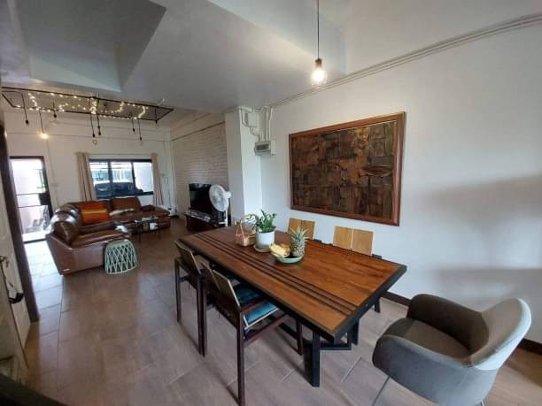 โซนหนองผึ้ง #สารภี ขาย 1.89 ล้าน 20 ตรว. ทาวเฮาส์ 2 ชั้น ตกแต่งสวย #สไตล์ลอฟท์ #ใกล้เมือง #รีโนเวทใหม่ #ขายพร้อมเฟอร์นิเจอร์ครบครัน