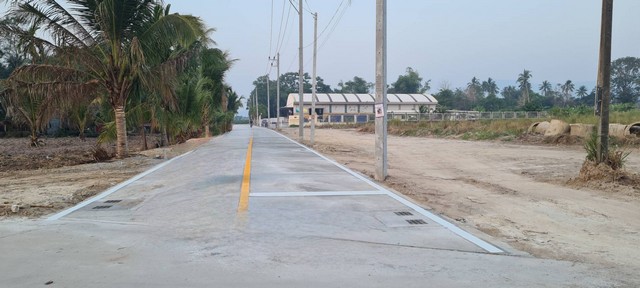 ให้เช่าโรงงานอยู่ตำบลเขาคันทรงอำเภอศรีราชาจังหวัดชลบุรีมีเนื้อที่4-1- 80ไร่ติดถนนสาธารณะสองด้านหน้ากว้าง 100