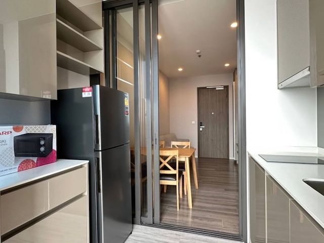 Whizdom Essence is private, beautiful view, clean, 33rd floor, BTS Punnawithi.***Service for selling/renting houses, condos and giving advice. If interested, contact at any time***Interested in additional details or pictures or making an appointment to see the room?Contact Ekachai (Aui)T. 089-799-5598Line ID: @auiauiaui001 (add @ in front)Room type: 1 bedroom, 1 bathroomSize 34 sq m., 33rd floorNew, clean room, beautifully decorated, ready to move in.details-------------------------------------------------- ------------Rental price: 20,000 baht per month-------------------------------------------------- ------------*Nearby important places (Based on information from Google Map)1. Seacon Square2. Paradise Park3. Bangkok Mall4. Central City Bangna5. Big C Bangna7. Suan Luang Rama 98. BTS. Punnawithi-------------------------------------------------- ------------Rental conditions1 year rental contractPay 1 months rent in advance, 2 months room security deposit.Tag : #BTS #Punnawithi #Udoms