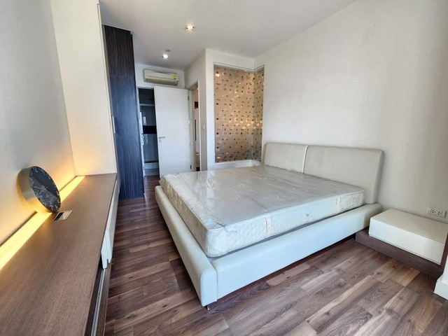 The Room Sukhumvit 62, spacious, safe, clean, 14th floor, BTS Punnawithi.***Service for selling/renting houses, condos and giving advice. If interested, contact at any time***Interested in additional details or pictures or to make an appointment to see the room, contact Ekachai (Aui).T. 089-799-5598Line ID: @auiauiaui001 (add @ in front)Room type: 1 bedroom, 1 bathroomSize 45 sq m., 14th floorNew, clean room, beautifully decorated, ready to move in.details-------------------------------------------------- ------------Rental price: 20,000.-/month-------------------------------------------------- ------------* furniture- wardrobe- Built-in kitchen- Bed with mattress- Sofa-------------------------------------------------- ------------*Facilities worth using– Spa swimming pool size 10×25 meters, ozone system– Sky garden on the 3rd floor has seating. and barbecue party– Fitness- library– Lobby, separate building– KeyCard system for elevators and various areas– Parking for 343 c