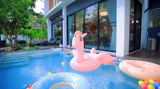 ขายพูลวิลล่าพร้อมเฟอร์ สันกำแพงสายใหม่ ในโครงการเพลินจิต คลอลิน่า เชียงใหม่