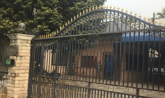 รายละเอียดเพิ่มเติมCode ID : PKK02-13959ราคาขาย     6,478,000 บาท- ขนาดพื้นที่ :  200 ตร.ว (2 งาน)- พื้นที่ใช้สอย :   278.50 ตร.ม- จำนวนห้อง :  - ห้องนอน 3 ห้องน้ำ - จอดรถ :   1-2 คัน- บ้านเดี่ยว :   2 ชั้น- บ้านเดี่ยวหันทางทิศ :- อายุอาคาร :    18 ปีพิกัดทรัพย์ :   https://maps.app.goo.gl/zF1rH9NzdgnyuKTSAสถานที่ใกล้เคียง- ใกล้โลตัส โคราชเวส - ใกล้แม็คโคร ตลาดเซฟวัน- ใกล้โลตัส โกเฟรช ตลาดเซฟวัน- ใกล้บิ๊กซี ซูเปอร์เซ็นเตอร์ นครราชสีมา 2 (สืบศิริ)สอบ