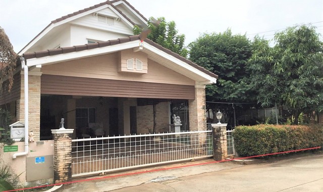 รายละเอียดเพิ่มเติมCode ID :   PKK02-11098ราคาขาย         3,581,000 บาท- ขนาดพื้นที่ :   81 ตร.ว  - พื้นที่ใช้สอย :     206 ตร.ม- จำนวนห้อง :   3 ห้องนอน 2 ห้องน้ำ - จอดรถ :    1-2 คัน- บ้านเดี่ยว :     2 ชั้น- บ้านเดี่ยวหันทางทิศ :- อายุอาคาร :   15  ปีพิกัดทรัพย์ :   https://maps.app.goo.gl/MEBXFPTBT38Nsdyh8สถานที่ใกล้เคียง- ใกล้ตลาดสรรพาวุธร่วมใจ- ใกล้โลตัส โก เฟรช ตลาดเซฟวัน นครราชสีมา - ใกล้โลตัส โก เฟรช บ้านยางใหญ่ นครราชสีมา- ใกล้ตลาดพูลอนันต์ แ