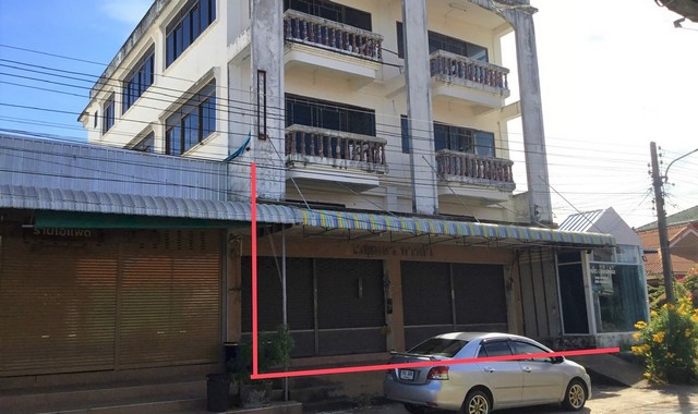 รายละเอียดเพิ่มเติมCode ID : PKK04-05419ราคาขาย         4,181,000 บาท- ขนาดพื้นที่ :   109.90 ตร.ว (1 งาน / 9.90 ตร.ว)- พื้นที่ใช้สอย :     796.25 ตร.ม- จำนวนห้อง :   5 ห้องนอน 3 ห้องน้ำ - จอดรถ :    1 คัน- อาคารพาณิชย์ :     3 ชั้น- อาคารพาณิชย์หันทางทิศ :- อายุอาคาร :   28  ปีพิกัดทรัพย์ :    https://maps.app.goo.gl/WZPbHopxqWetaK816สถานที่ใกล้เคียง- ใกล้โลตัส โก เฟรช สาขาเรณูนคร นครพนม- ใกล้โรงพยาบาลเรณูนคร- ใกล้โรงเรียนเรณูวิทยาคาร- ใกล้ตลาดสดเรณูสอบถามเ