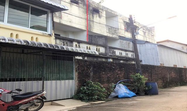 รายละเอียดเพิ่มเติมCode ID : PKK04-05876ราคาขาย          1,755,000 บาท- ขนาดพื้นที่ :   16.60 ตร.ว- พื้นที่ใช้สอย :     142 ตร.ม- จำนวนห้อง :   2 ห้องนอน 2 ห้องน้ำ - จอดรถ :    1 คัน- อาคารพาณิชย์ :     2 ชั้น- อาคารพาณิชย์หันทางทิศ :- อายุอาคาร :   16 ปีพิกัดทรัพย์ :    https://maps.app.goo.gl/Szr9uqRNHDp1Rbg39สถานที่ใกล้เคียง- ใกล้มินิบิ๊กซี อภิบาลบัญชา- ใกล้ตลาดสดเทศบาลเมืองนครพนม- ใกล้โรงเรียนเทศบาล 4- ใกล้โลตัส นครพนมสอบถามเพิ่มเติม/นัดชมโทร. 09