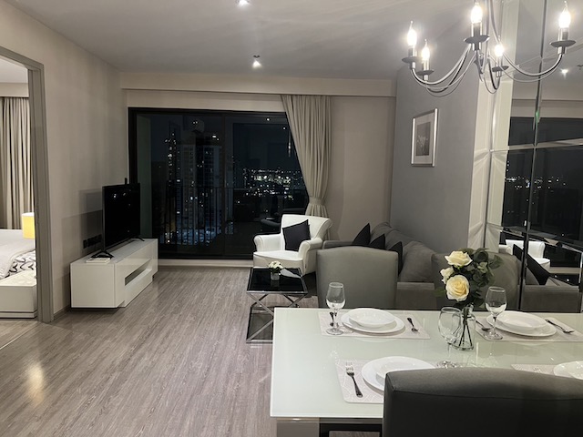 Rhythm Ekamai, spacious, safe, clean, 25th floor, BTS Ekamai.***Service for selling/renting houses, condos and giving advice. If interested, contact at any time***Interested in additional details or pictures or making an appointment to see the room?Contact Ekachai (Aui)T. 089-799-5598Line ID: @auiauiaui001 (add @ in front)Room type: 2 bedrooms, 2 bathroomsSize 70 sq m., 25th floorNew, clean room, beautifully decorated, ready to move in.details-------------------------------------------------- ------------Rental price: 70,000 baht/month-------------------------------------------------- ------------* furniture- wardrobe- Built-in kitchen- Bed with mattress- Sofa-------------------------------------------------- ------------*Facilities worth using- Onyx atrium- Infinity edge pool- Steam room- Sauna room- Roof top garden-------------------------------------------------- ------------*Nearby important places (Based on information from Google Map)- BTS Ekkamai 350 meters- Gateway Ekkamai 1.5 