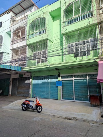 ขาย-ให้เช่าอาคารพาณิชย์ 3 ชั้น 2 คูหา ตำบลคลองมะเดื่อ อำเภอกระทุ่มแบน จังหวัดสมุทรสาครมีดาดฟ้าเนื้อที่ 40 ตารางวา ห้องนอน4. ห้องน้ำ2 ตำบลคลองมะเดื่อ อำเภอกระทุ่มแบน จังหวัดสมุทรสาครแถวสามแยกไฟแดงกระทุ่มแบน ใกล้โลตัส 300มตร ท้ายหมู่บ้านติดห้างโกลบอลเฮ้าส์มิเตอร์ไฟ 15 แอมปัและ 30 แอมปั เหมาค้าขาย ที่อยู่อาศัย โกดังเก็บของอุตสาหกรรมเล็ก มีรถเมล์ผ่านหน้าหมู่บ้าน