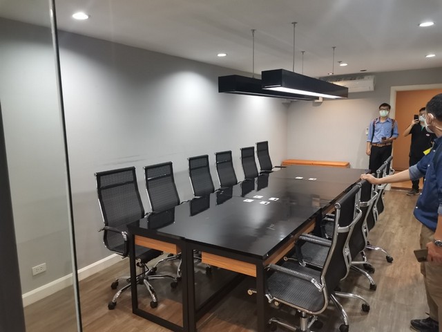 รหัสC5862 ให้เช่าพื้นที่สำนักงานในอาคารสเตท ทาวเวอร์ ถนนสีลม ใกล้ BTS **ให้เช่า**ราคาเช่า 35,000 บาท/เดือน ( ประกัน2 ล่วงหน้า1 )โทร : 095-823 9789 คิทLine id : candy.456Line Add Friend : https://line.me/ti/p/rHhjrvhm_zโทร : 091-782 8924 ต้นLine : seng.456Line Add Friend : https://line.me/ti/p/iHsUxP2Ilพื้นที่สำนักงานในอาคารสเตท ทาวเวอร์ ถนนสีลม ใกล้ BTS มีหลายห้องขนาดตั้งแต่ 61.79-68.57 ตารางเมตรมีห้องน้ำในตัวทุกห้องทำเลการเดินทางสะดวกใกล้BTS ของกินหาง่ายสามรถเช่าทำเป็นออฟฟิศหร