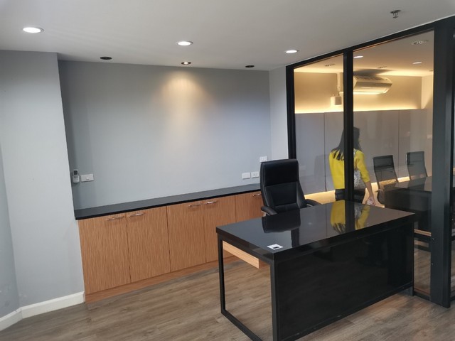 รหัสC5862 ให้เช่าพื้นที่สำนักงานในอาคารสเตท ทาวเวอร์ ถนนสีลม ใกล้ BTS