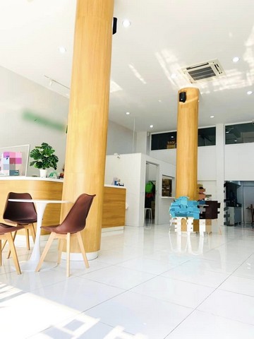 ขายอาคารพาณิชย์ 2 คูหา 3.5 ชั้น 450 ตรม. ย่านพระราม 4 ตรงข้ามช่อง 3 ติดสวนเพลินมาเก็ต ตึกรีโนเวทใหม่ พร้อมทำธุรกิจได้เลย