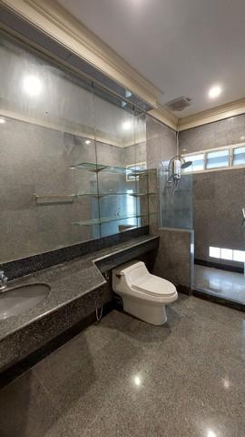 ให้เช่าบ้าน 555 ตรว.สุขุมวิท 64  ใกล้ BTS ปุณณวิถี บางจาก  พื้นที่ใช้สอยกว่า 2,000 ตรม. จอดรถได้กว่า 20 คัน เหมาะอยู่อาศัย หรือทำธุรกิจ