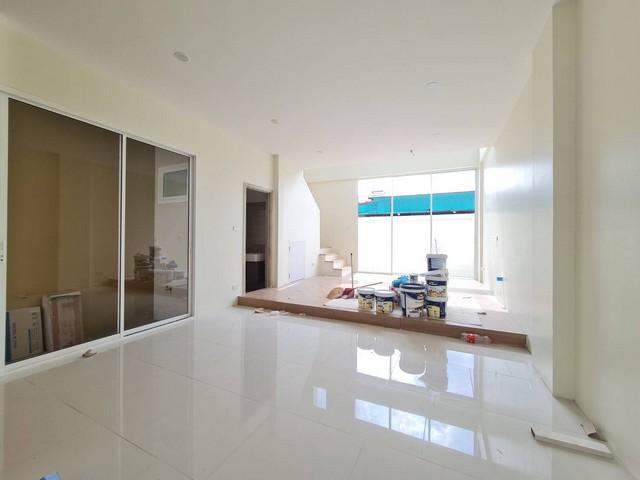 C3906 ขายทาวน์โฮม 3 ชั้น สร้างใหม่ ลาดพร้าว 71 นาคนิวาส สังคมสงเคราะห์ เลียบด่วน พร้อม Double Volume เพดานสูง 6.15 เมตร